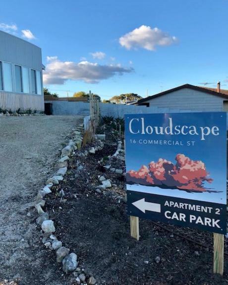 Cloudscape Apartment No 2 Kingscote Exterior photo